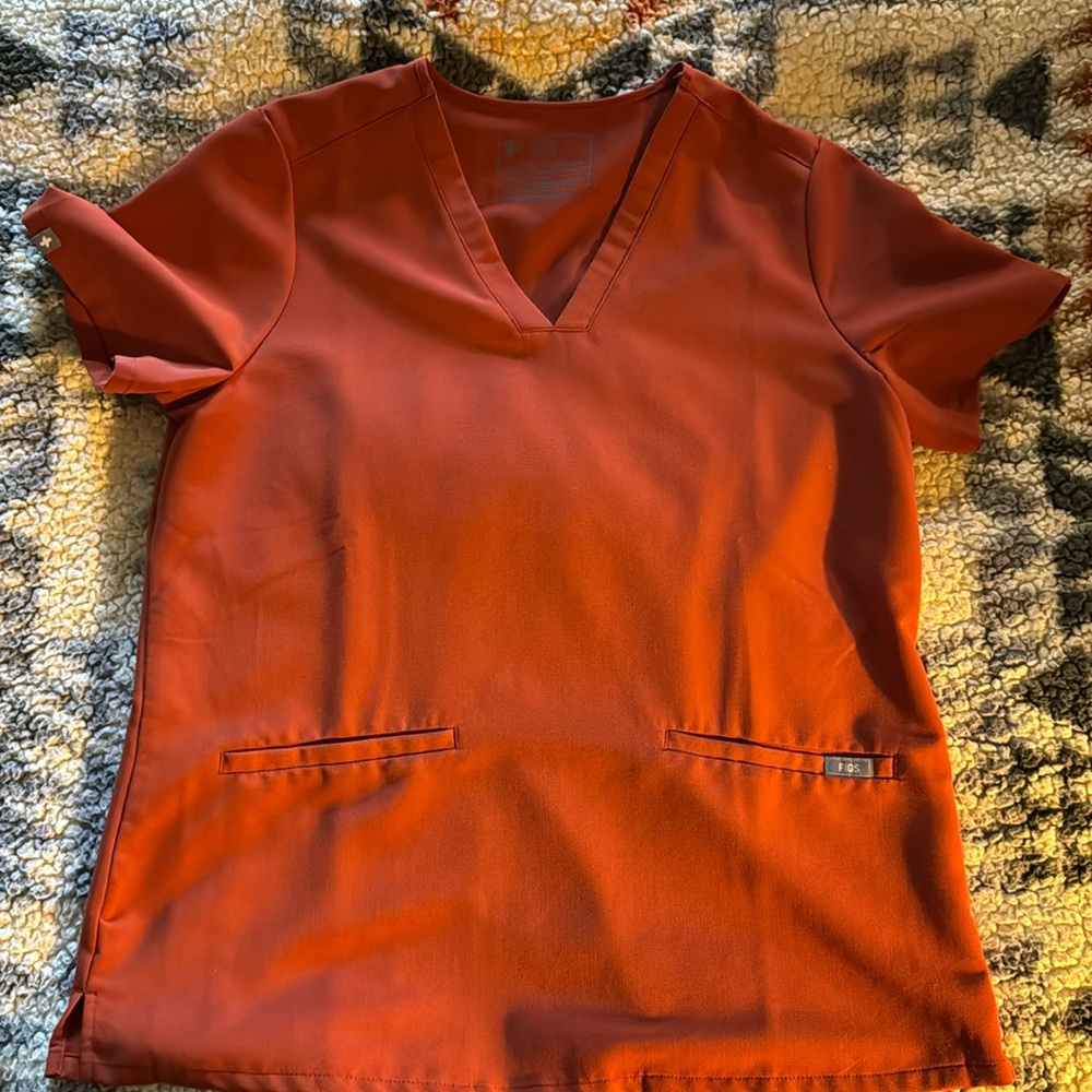 Figs casma 3 pocket scrub top, medium, Auburn